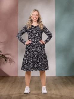 ELLEmekko (Puistossa musta / valkoinen trikoo)