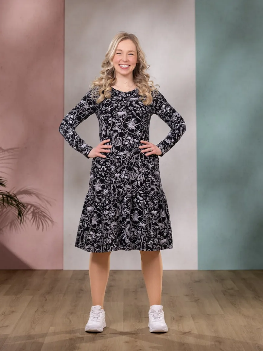 ELLEmekko (Puistossa musta / valkoinen trikoo)